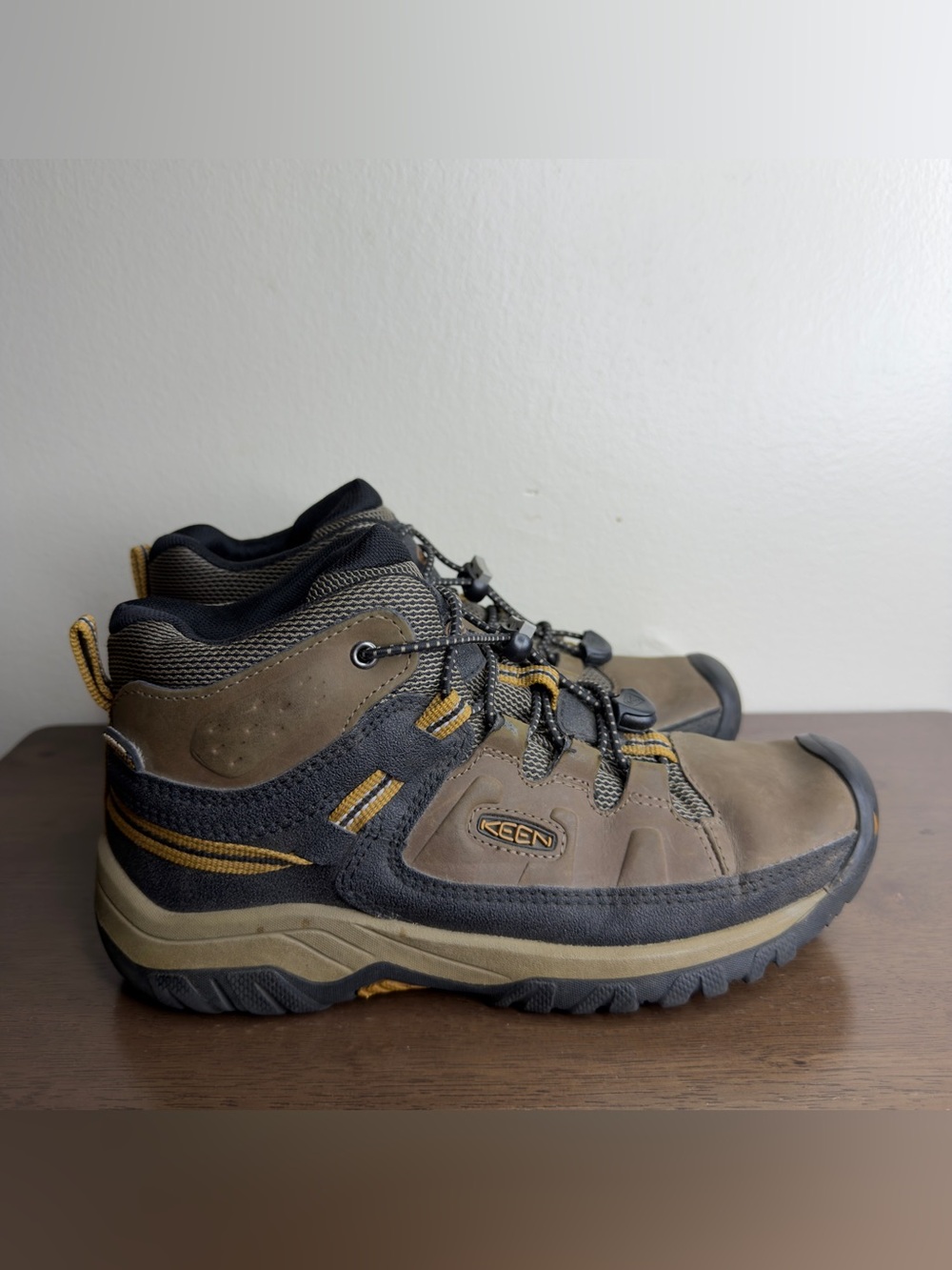 Keen Big Kids Targhee Mid Waterproof Brown Leather Boots Sz 4 Boys